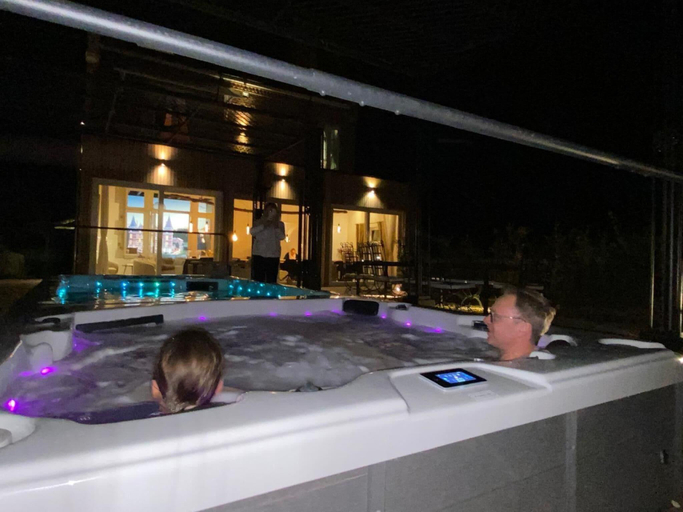 Sport & Beauty 2, Luxurious villa with heated pool, Namur