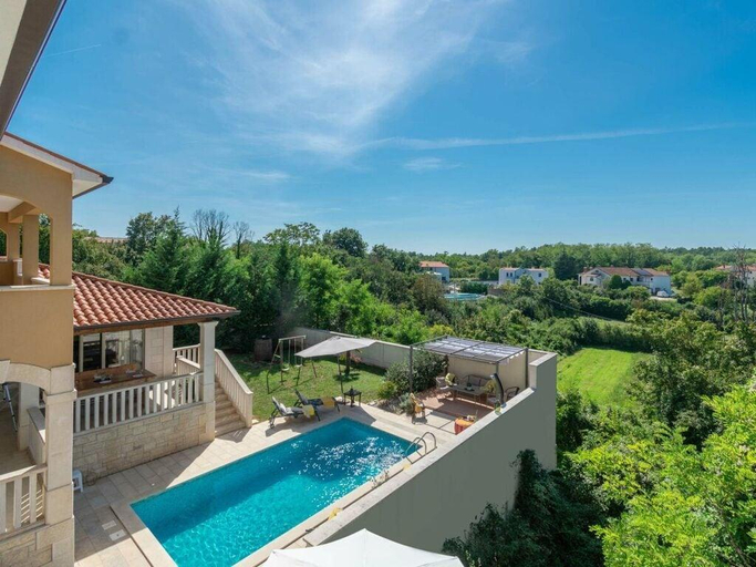 Others 4, Fenced yard with panoramic views, Tinjan