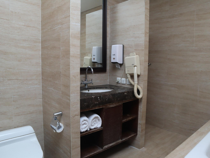 Bathroom 11