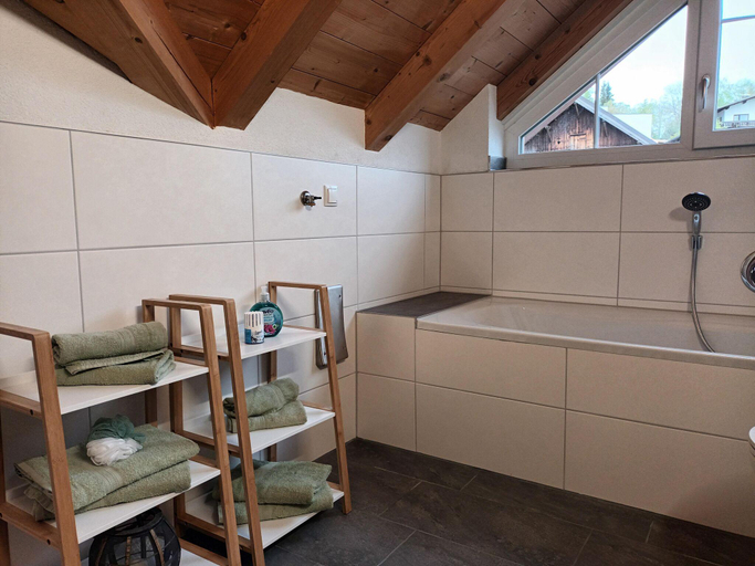 Others 3, Apartment Hochgallmigg near Ski Slopes, Landeck