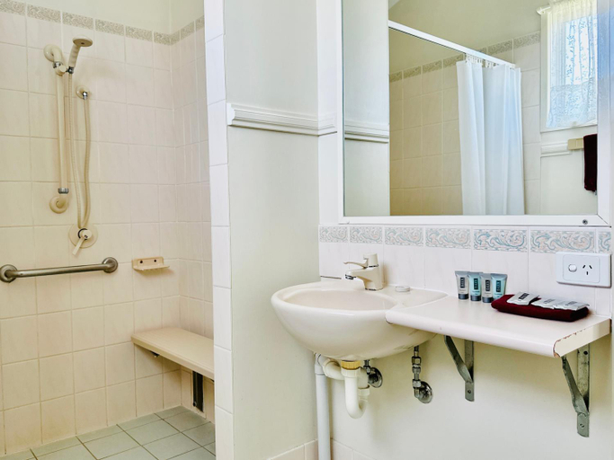 Bathroom 3, Country way Motor inn, Paroo
