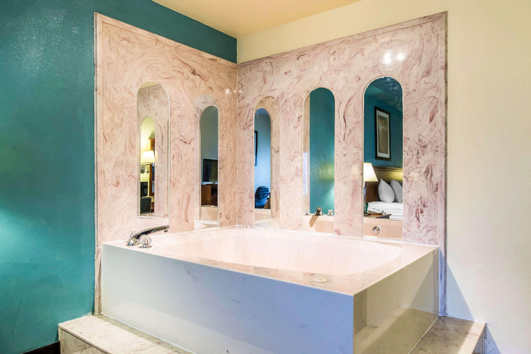 Bathroom 4, Baymont by Wyndham Memphis I-40, Shelby