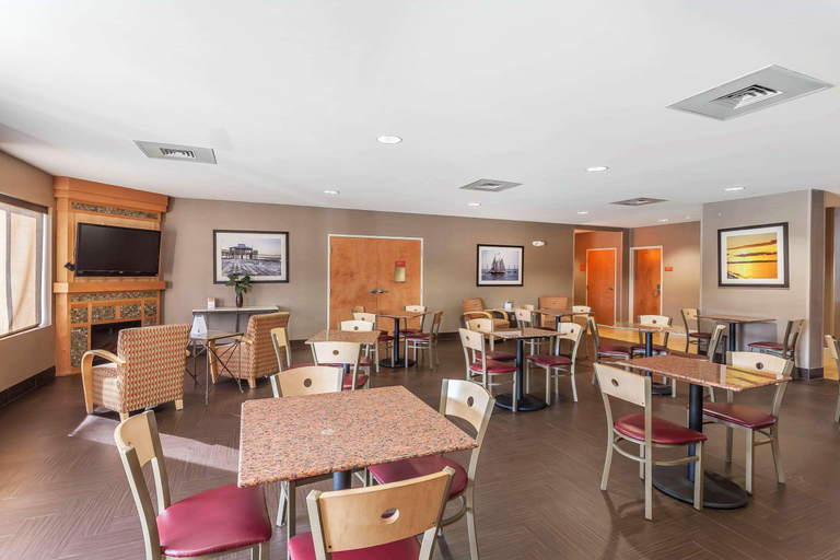 Food & Drinks 5, Comfort Suites Suffolk - Chesapeake, Suffolk
