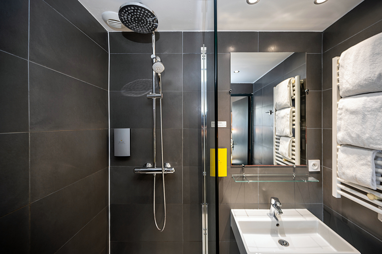 Bathroom 4, Staycity Aparthotel Marseille Centre Vieux Port, Bouches-du-Rhône