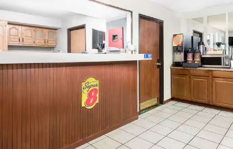 Public Area 2, Super 8 by Wyndham Pontiac, Livingston