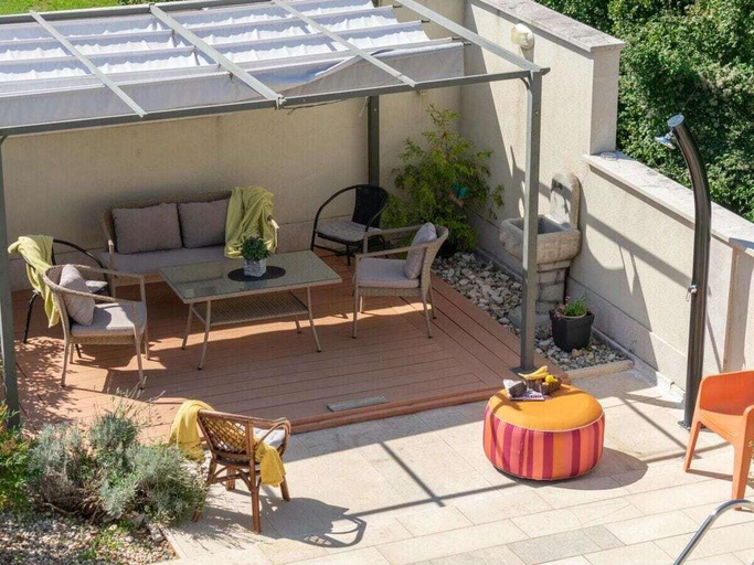 Others 3, Fenced yard with panoramic views, Tinjan
