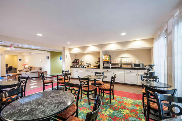 Food & Drinks 5, Candlewood Suites FREDERICK by IHG, Frederick