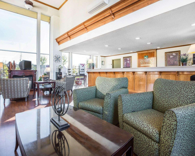 Public Area 2, Quality Inn & Suites Cameron Park Shingle Springs, El Dorado