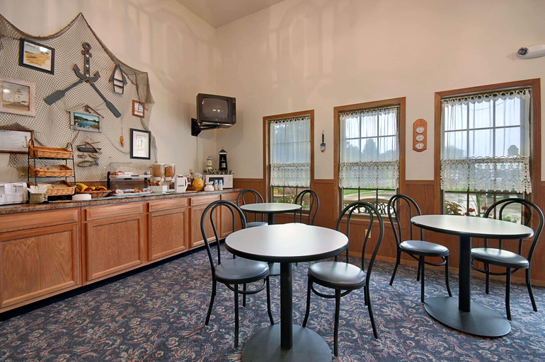 Food & Drinks 5, Super 8 by Wyndham Pella, Marion