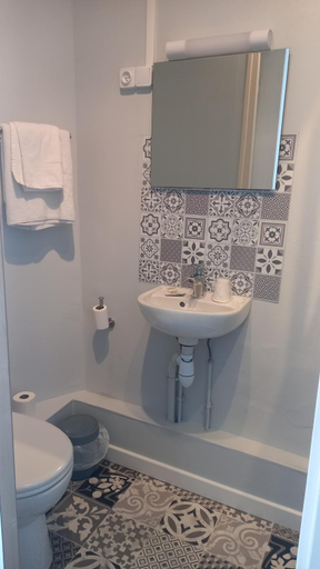 Bathroom 2, Cit'Hotel - Restaurant Saint Jacques, Loir-et-Cher