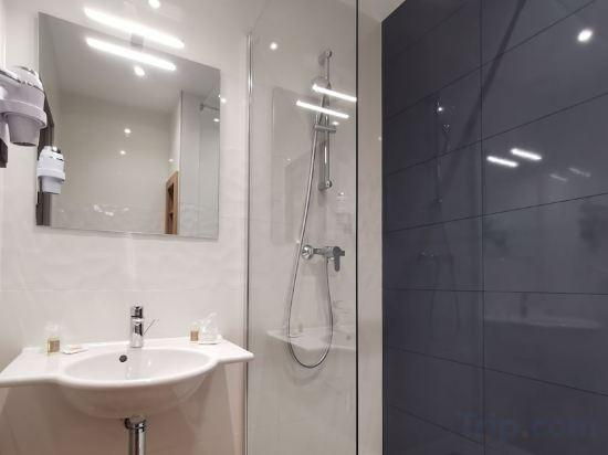 Bathroom 7