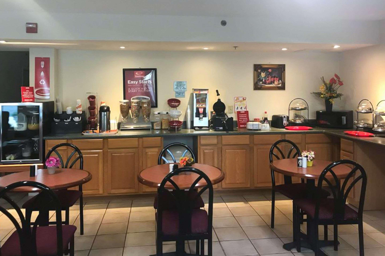 Food & Drinks 5, Econo Lodge & Suites Southern Pines, Moore