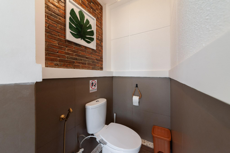 Bathroom 26