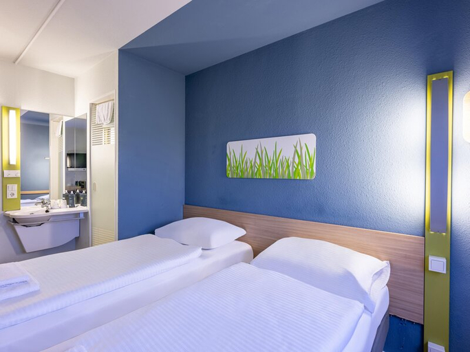 Bedroom 2, B&B HOTEL Mannheim-City, Mannheim