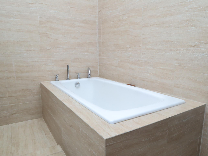 Bathroom 12
