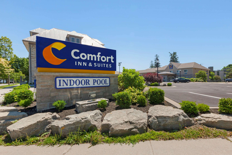 Exterior & Views 2, Comfort Inn & Suites Thousand Islands Harbour District, Lake Ontario