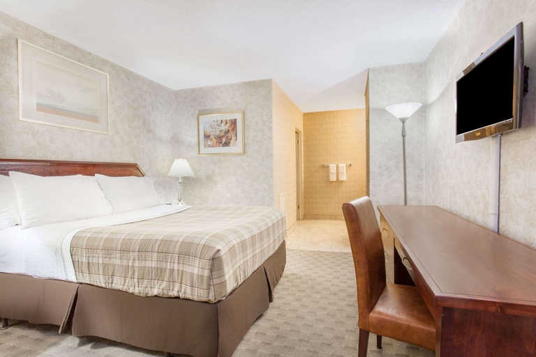 Bedroom 2, Howard Johnson by Wyndham Kingston, Frontenac