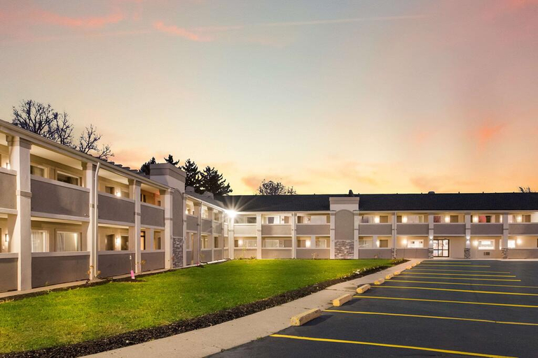 Exterior & Views