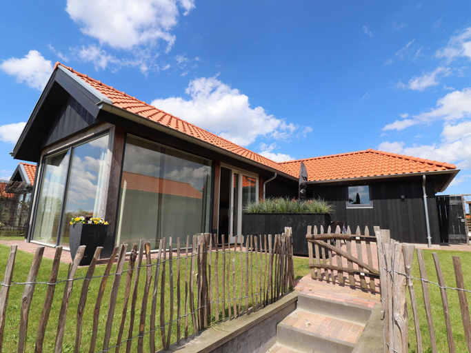 Others 3, Tiny House in Anjum by Scenic Lake, Dongeradeel