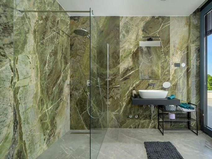 Bathroom 4, Villa She Luxury Comfortable holiday residence, Grožnjan