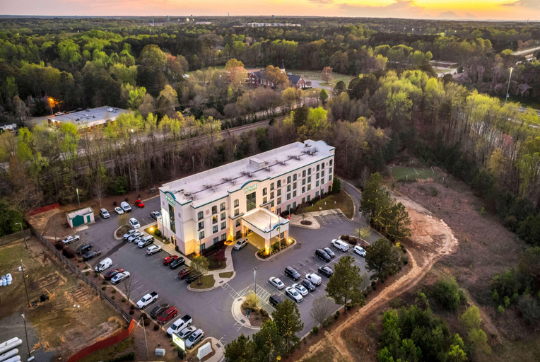 Exterior & Views