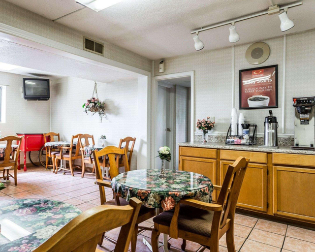 Food & Drinks 5, Econo Lodge Inn & Suites East Matthews, Mecklenburg