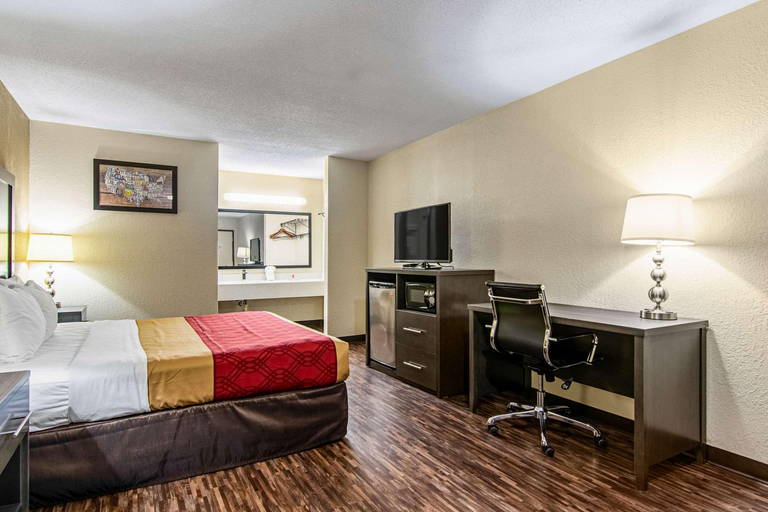Bedroom 3, Econo Lodge Inn & Suites East Matthews, Mecklenburg