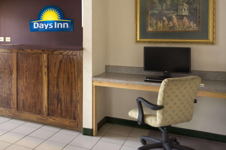 Public Area 2, Days Inn by Wyndham Alma, Bacon