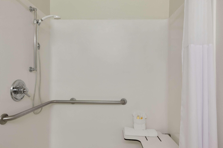 Bathroom 4, Days Inn & Suites by Wyndham Conroe North, Montgomery