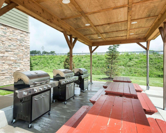 Exterior & Views