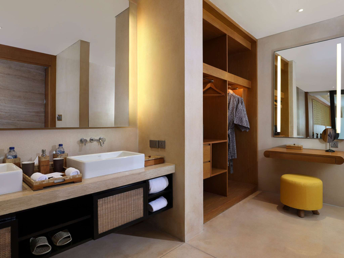 Bathroom 16