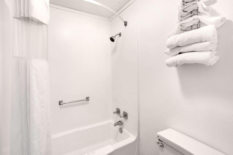 Bathroom 4, Howard Johnson by Wyndham Wilmington, New Hanover