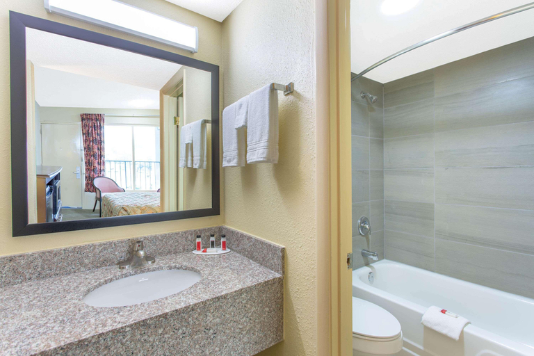 Bathroom 4, Quality Inn Lexington, Rockbridge