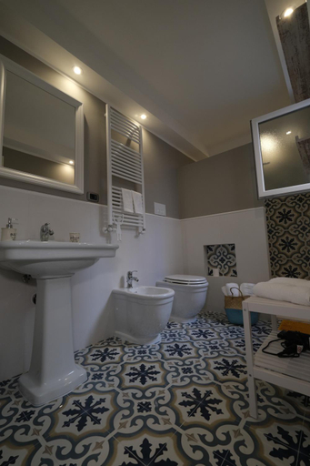 Bathroom 3, Il Poggiolo Fiorito, Taranto