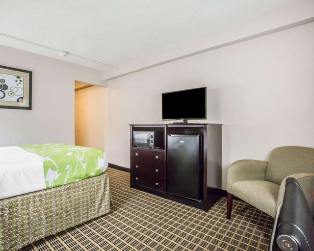 Bedroom 5, Econo Lodge Birmingham - Hoover, Jefferson