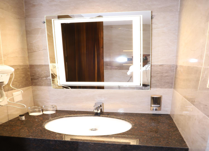 Bathroom 5, Geeta Sarovar Portico Panipat, Panipat