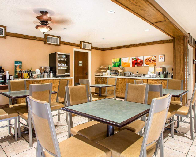 Food & Drinks 5, Quality Inn St. Robert - Ft. Leonard Wood, Pulaski