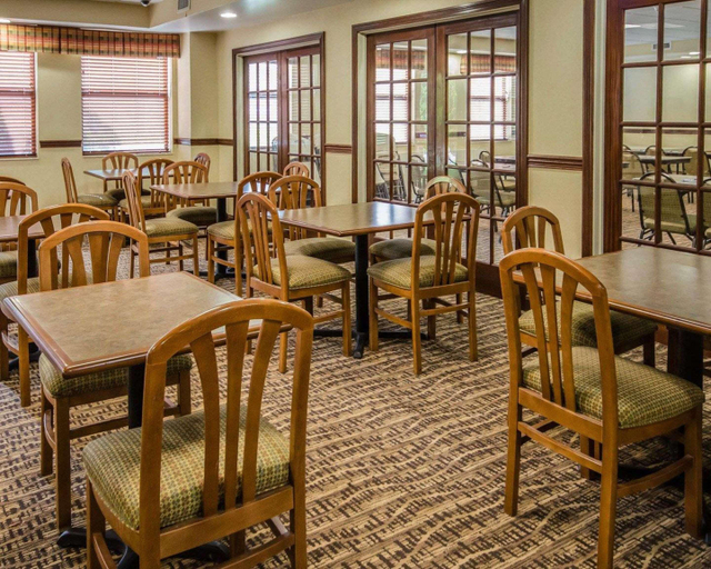 Food & Drinks, Quality Suites Jeffersonville Area, Clark