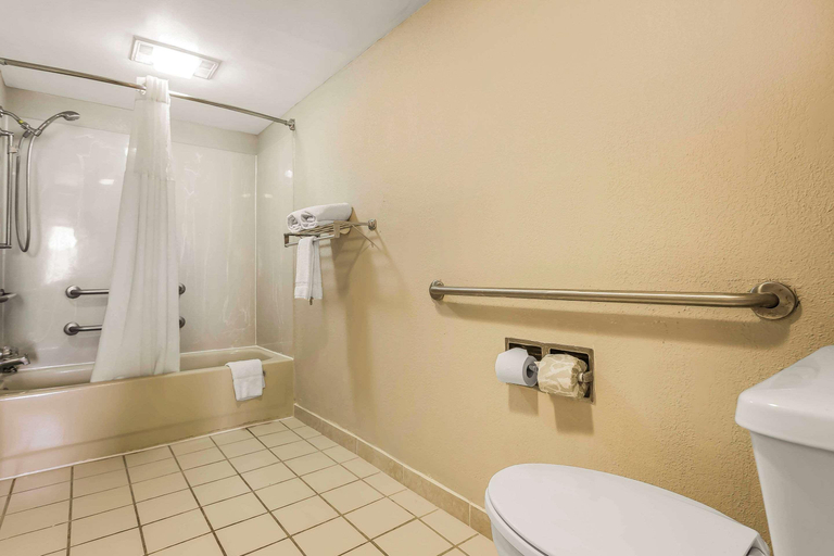 Bathroom 4, Travelodge By Wyndham North Charleston, Charleston