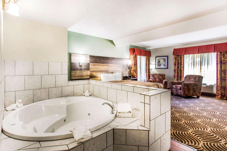 Bathroom 4, Quality Inn Black Mountain-Asheville East, Buncombe