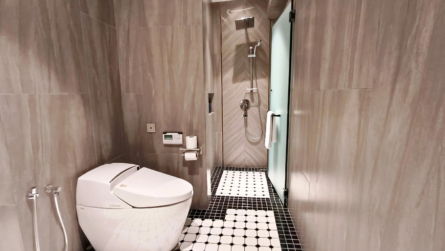 Bathroom 9