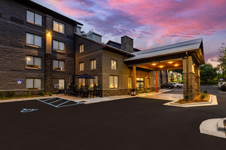 Exterior & Views