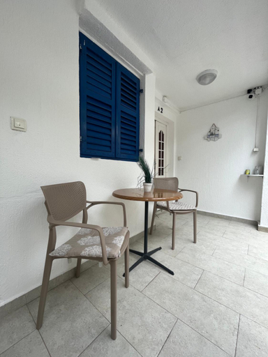 Others 4, Akacia Apartments