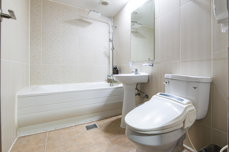 Bathroom 3, Gung Business Hotel, Jeonju