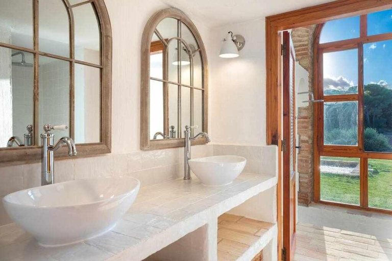 Bathroom 4, Mas Dels Arcs. Con piscina. Muy cerca de la playa., Girona