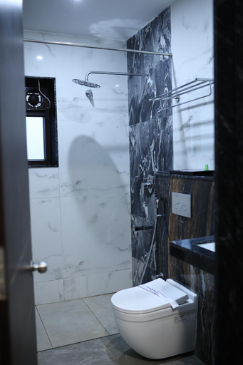 Bathroom 4, Hotel Saratharajans, Madurai
