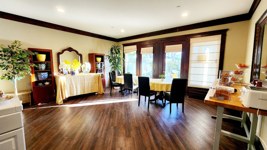 Others 5, Santa Paula Inn, Ventura
