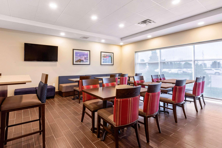 Food & Drinks 3, Comfort Inn & Suites Bowmanville, Durham