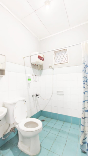 Bathroom 5, Villa Dalia Puncak H11/5, Cianjur
