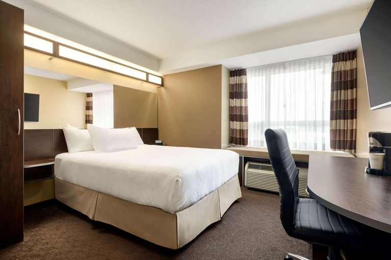 Bedroom 4, Microtel Inn & Suites by Wyndham Estevan, Division No. 1